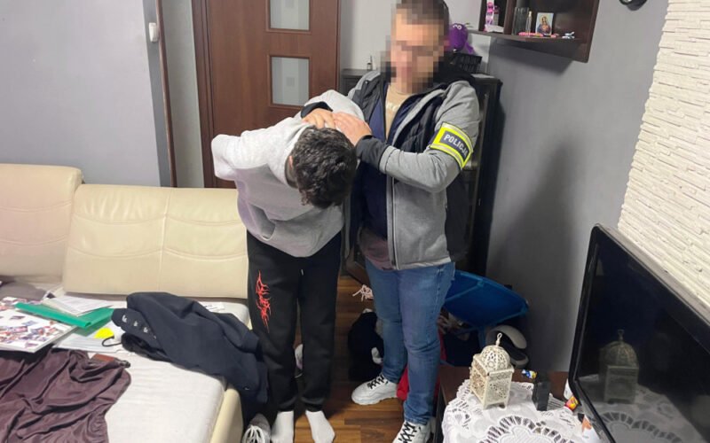 задержанный преступник оперативниками в Варшаве