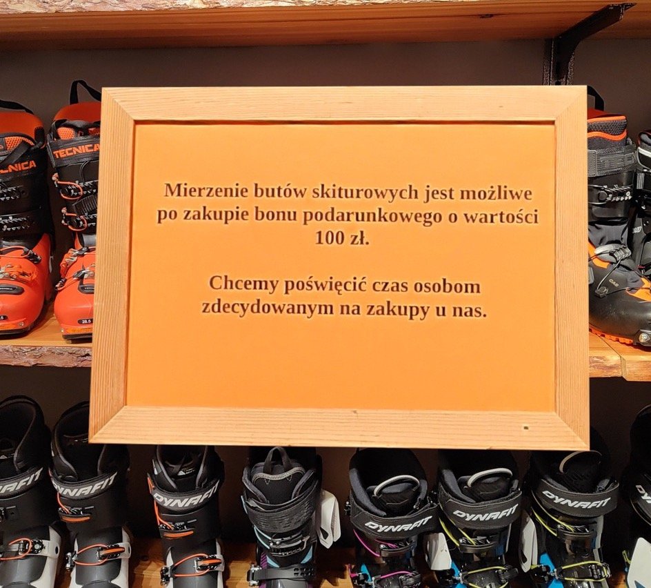 Один из магазинов Польши ввёл платную примерку обуви