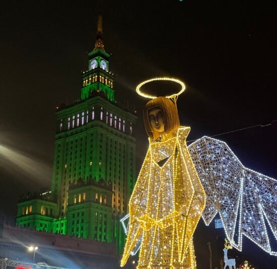 Иллюминация на рождественской ярмарке в Варшаве