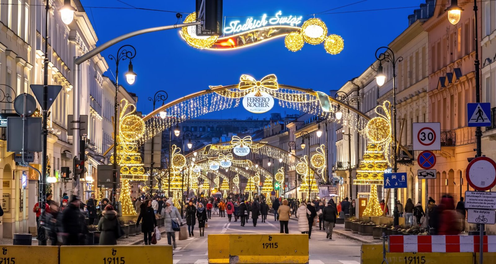 Рождественская иллюминация на улице Nowy Świat в Варшаве