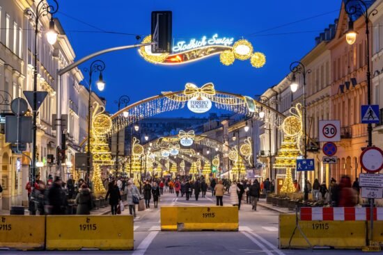 Рождественская иллюминация на улице Nowy Świat в Варшаве