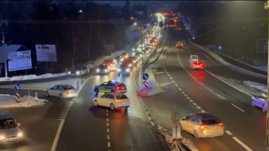 Пробка на автомагистрали Закопянка