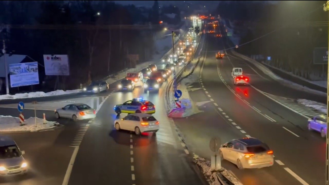 Пробка на автомагистрали Закопянка