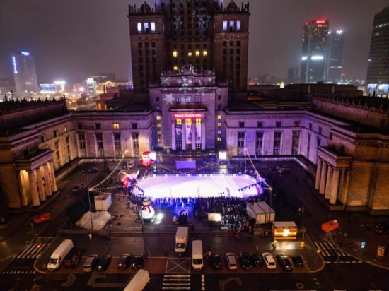 Ледовый каток у Дворца культуры и науки в Варшаве