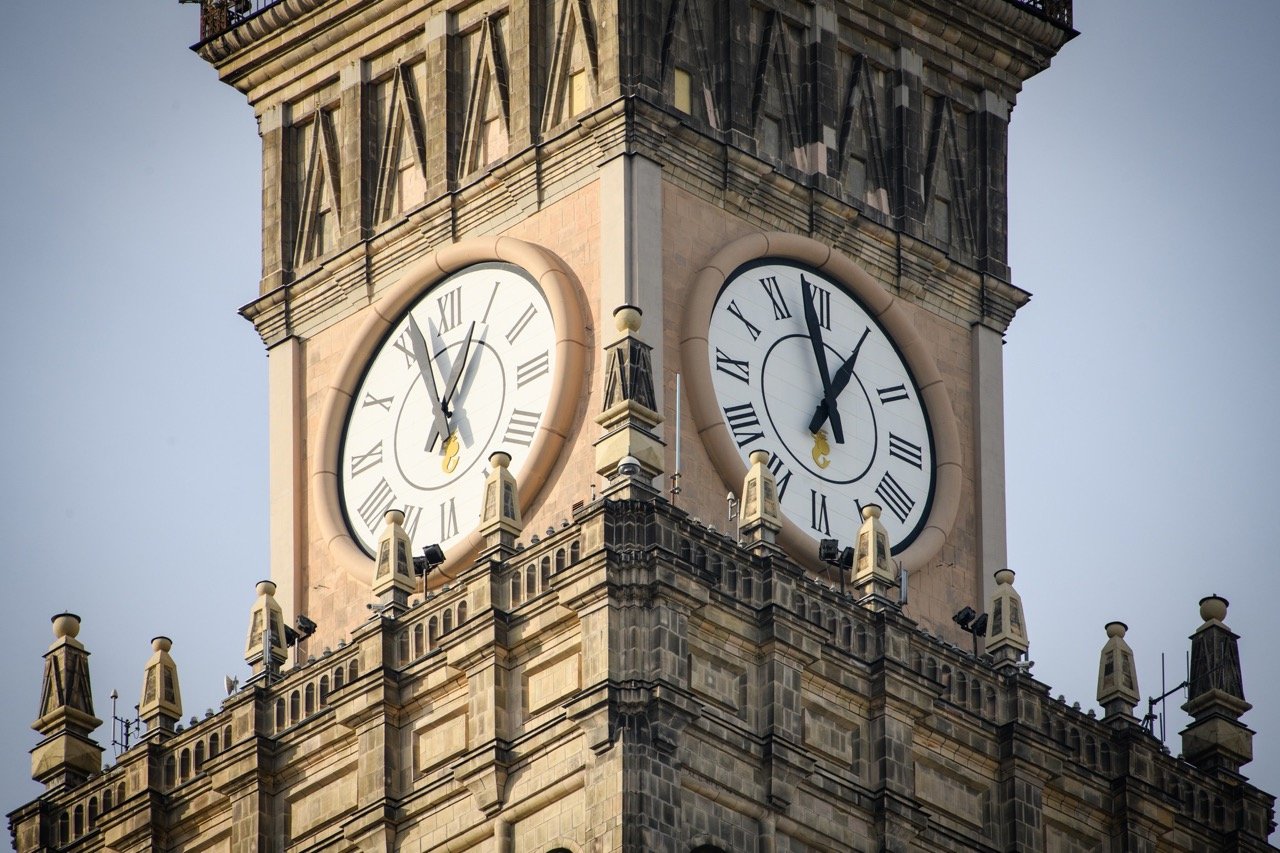 Часы Тысячелетия во Дворце Культуры и Науки в Варшаве