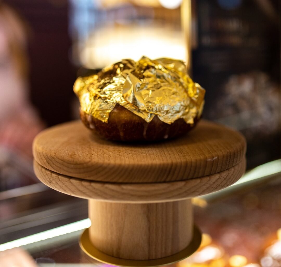 Пончик покрытый 24-каратным золотом