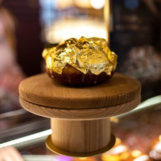 Пончик покрытый 24-каратным золотом